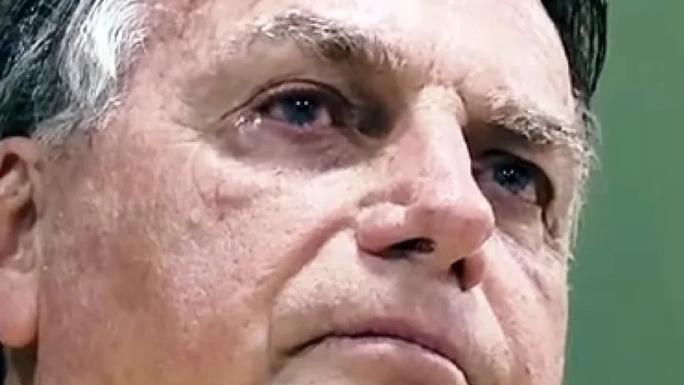 Sem apoio popular, Bolsonaro só ouve marcha fúnebre