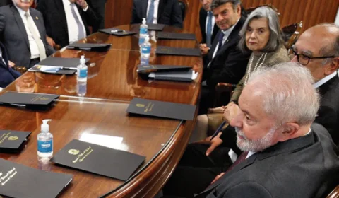 Lula convida ministros do STF para jantar no Alvorada após sanções de Trump a Moraes