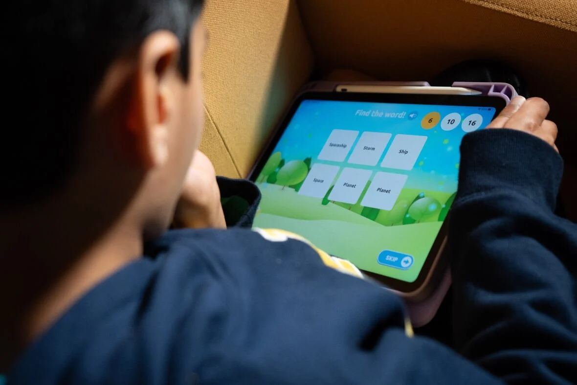 Tablets na escola Em países como Canadá e Finlândia, o uso da inteligência artificial na educação já é realidade nas salas de aula. Imagem: CBC