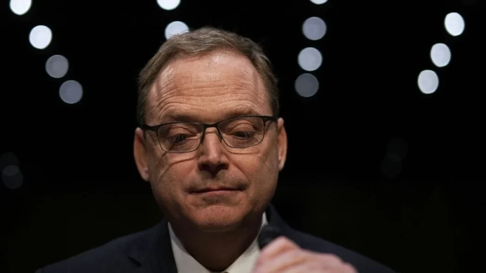Chefe do conselho econômico de Trump tem dificuldade de explicar tarifa ao Brasil