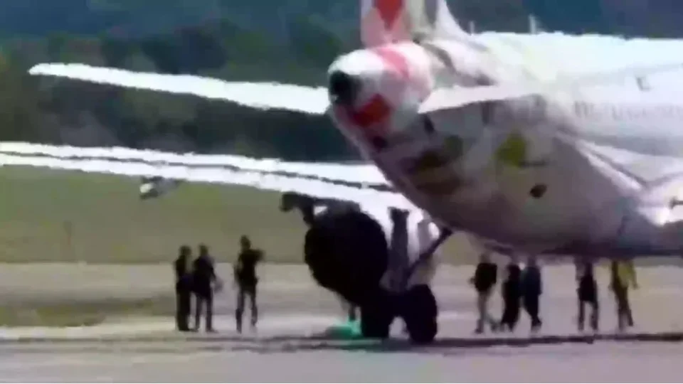 Homem morre ao ser sugado por turbina de avião em aeroporto na Itália