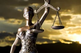 Projeto na Câmara quer punir uso da Justiça para perseguir mulheres