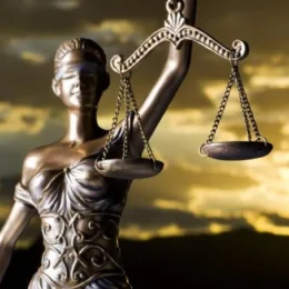 Projeto na Câmara quer punir uso da Justiça para perseguir mulheres