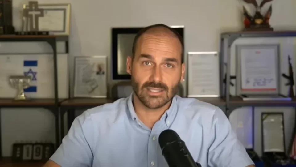 Lindbergh pede prisão preventiva de Eduardo Bolsonaro por ameaça a agentes da PF