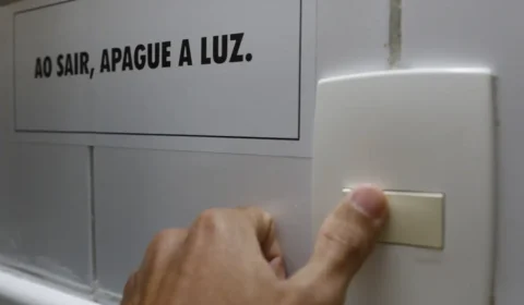 Prévia da inflação acelera para 0,33% em julho, puxada por energia elétrica e passagens aéreas