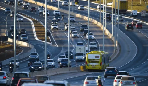 Governo lança programa que reduz IPI de carros populares até 2026