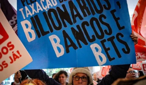 Manifestantes ocupam sede do Itaú, prédio mais caro do Brasil, por taxação dos super-ricos