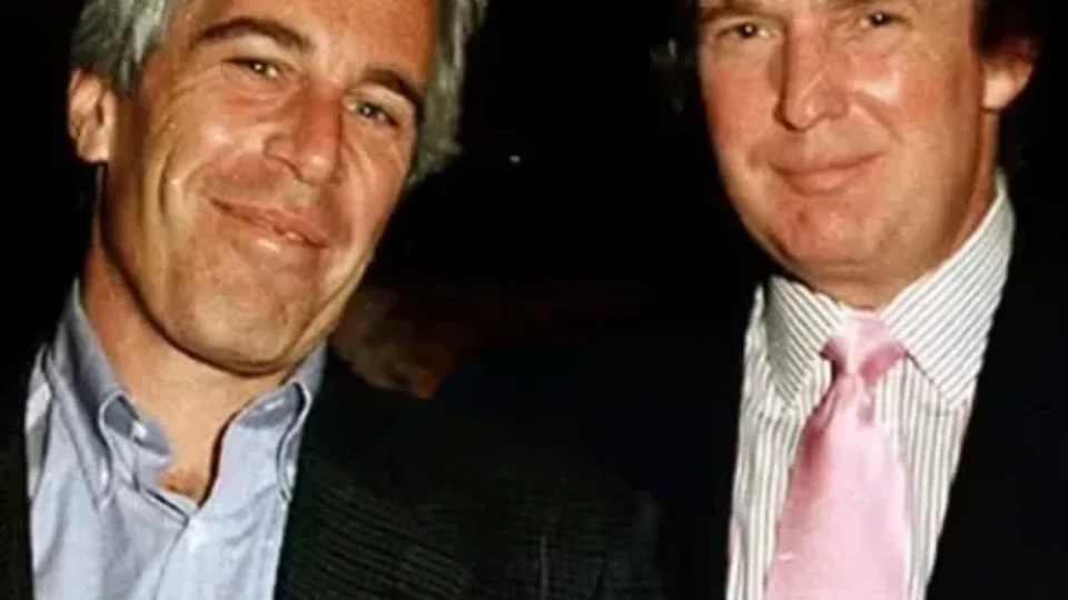 Trump sabia que seu nome aparece nos arquivos Epstein, diz Wall Street Journal