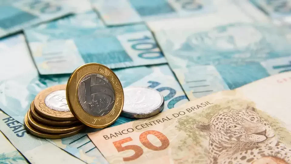Valorização do salário mínimo:  análise histórica e econômica da política de aumento do salário mínimo
