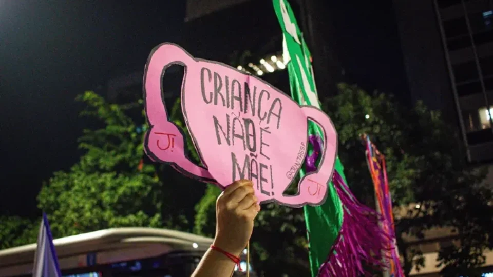 Uma em cada 23 adolescentes entre 15 e 19 anos se torna mãe no Brasil