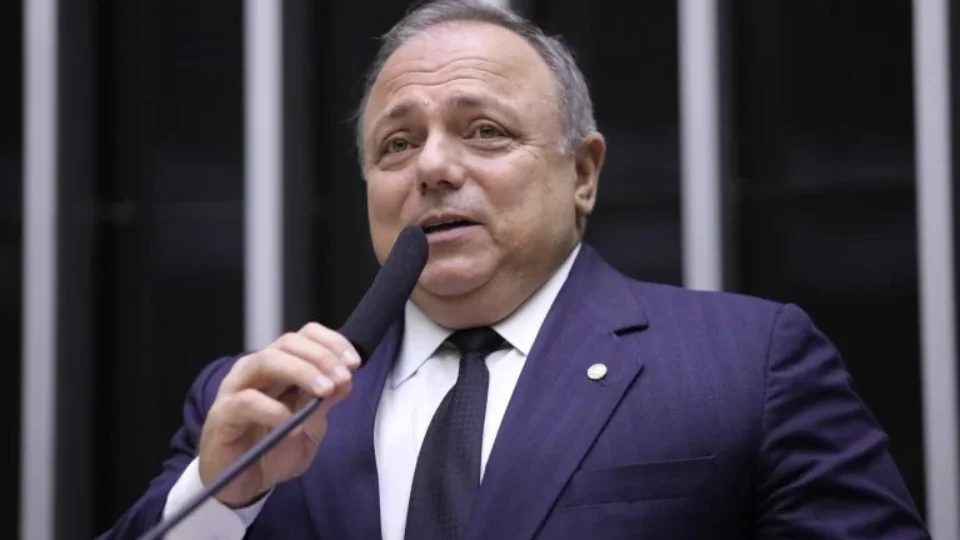Câmara aprova 9% de reajuste a militares em meio a ajuste fiscal do governo