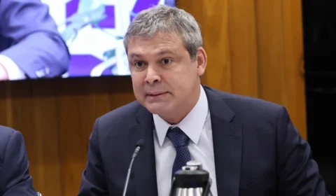 PT pede suspensão cautelar e cassação do mandato de Eduardo Bolsonaro