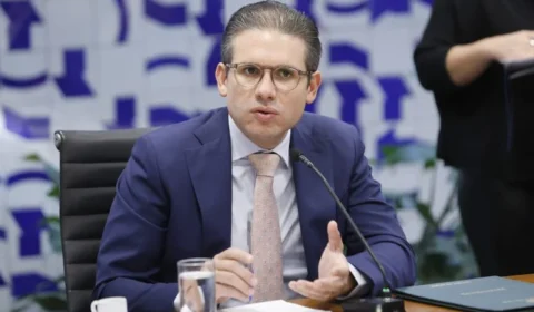 SENTIU: Motta propõe revisão de isenções e admite reduzir emendas em acordo sobre IOF