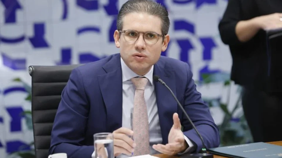 SENTIU: Motta propõe revisão de isenções e admite reduzir emendas em acordo sobre IOF