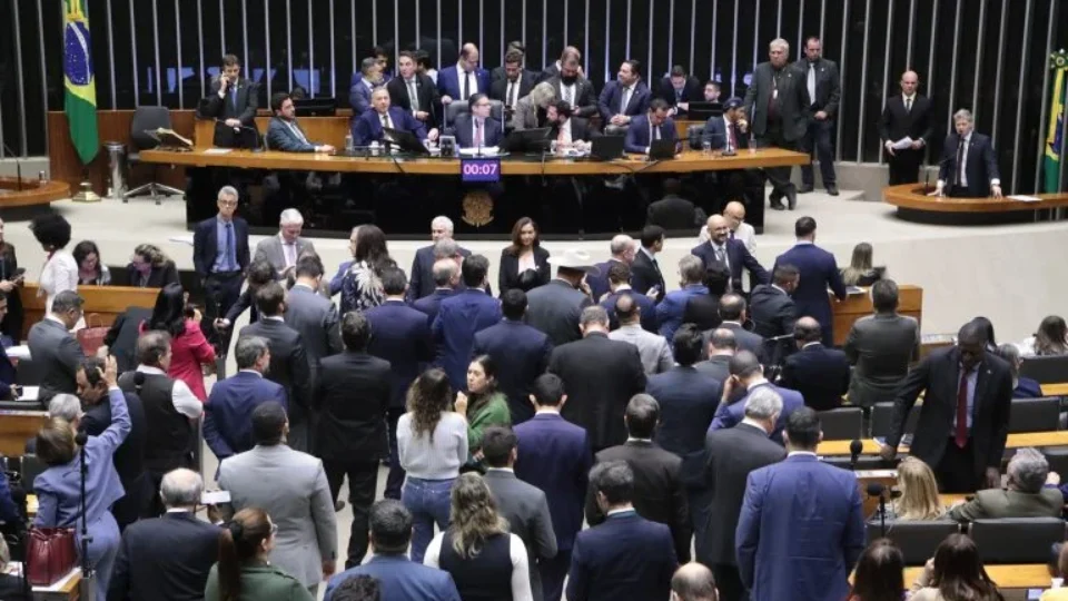 Isenção do IR: Atualização da tabela entra de última hora no texto final