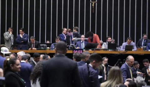 Câmara aprova PEC que tira pagamento de precatórios do teto de gastos a partir de 2026