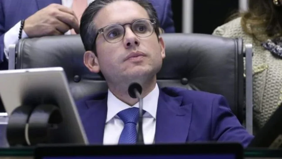 Sóstenes confronta Hugo Motta e ataca nota sobre sanção a Alexandre de Moraes