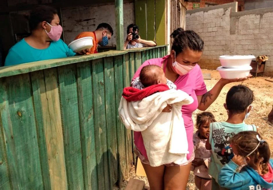 insegurança alimentar no Brasil Em 2021, mais de 116 milhões de pessoas no Brasil viviam com algum grau de insegurança alimentar e 33 milhões enfrentavam a fome de forma severa. Foto: Ednubia Ghisi e Regis Luís Cardoso / Fotos Públicas