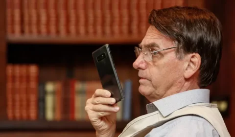 Fuga, briga com Eduardo, orientação dos EUA e áudios de Malafaia: o celular de Bolsonaro
