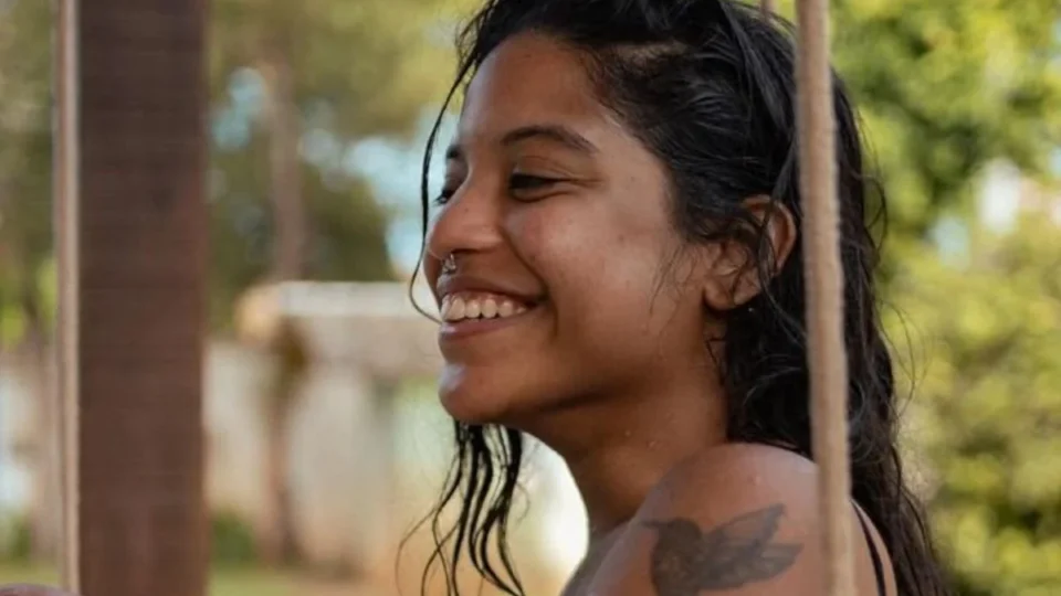 Juliana Marins morreu em razão de traumas até 15 minutos após a queda, revela autópsia
