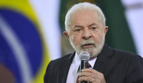 ‘Não aceitamos tutela de quem quer que seja’, diz Lula após post de Trump sobre Bolsonaro