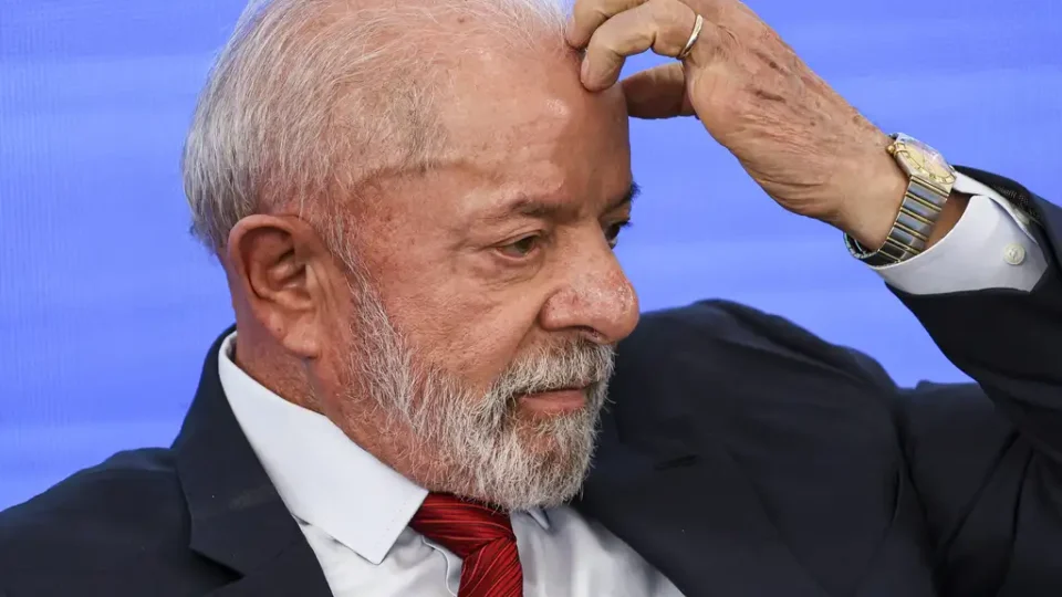 ‘Ele não quer conversa’, afirma Lula sobre silêncio de Trump em disputa tarifária