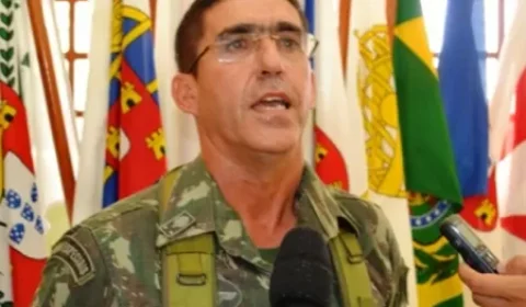 General diz que se reuniu com Bolsonaro para ‘acalmá-lo’ e nega golpe