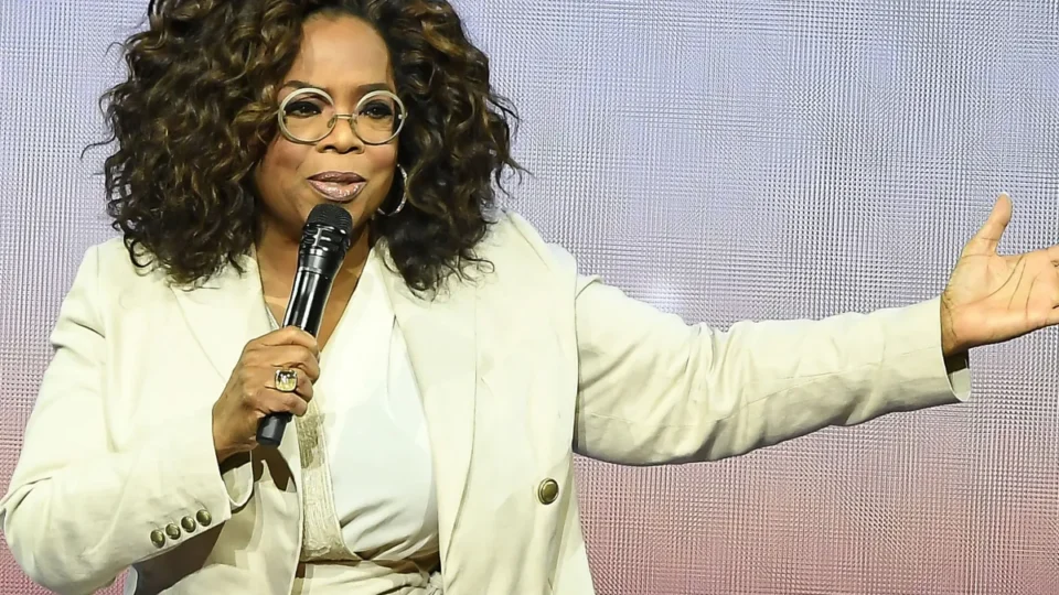 Oprah é acusada de bloquear estrada no Havaí durante alerta de tsunami