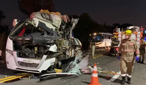 Acidente com ônibus de estudantes do PA deixa cinco mortos em Goiás