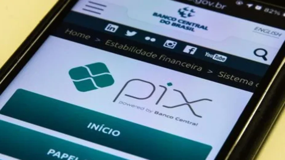 Pix gerou economia de mais de R$ 100 bilhões para brasileiros desde 2020, aponta estudo
