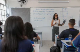 Professores temporários já são metade dos docentes nas redes estaduais, aponta estudo