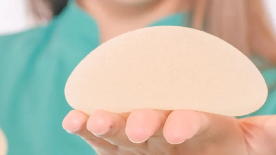 Anvisa proíbe importação e uso de novos lotes de prótese de silicone chinesa