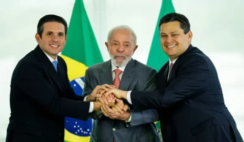 Alcolumbre e Motta silenciam após Trump anunciar tarifas e citar Bolsonaro