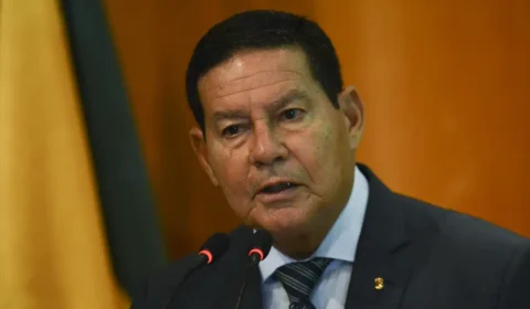 Mourão reage a Trump e diz que Bolsonaro é caso interno: ‘Não venha meter o bedelho’