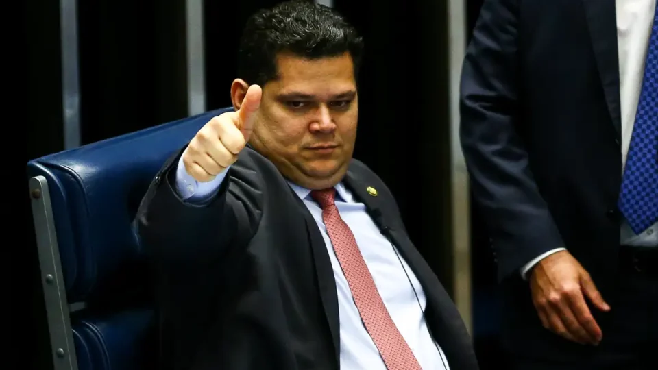 Juristas veem proposta de Alcolumbre para limitar ações no STF como ‘inusitada’ e ‘inconstitucional’