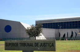 Mesmo demitida por copiar decisões, juíza do RS recebeu salário até junho