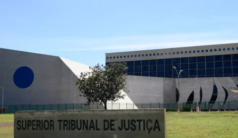 Mesmo demitida por copiar decisões, juíza do RS recebeu salário até junho
