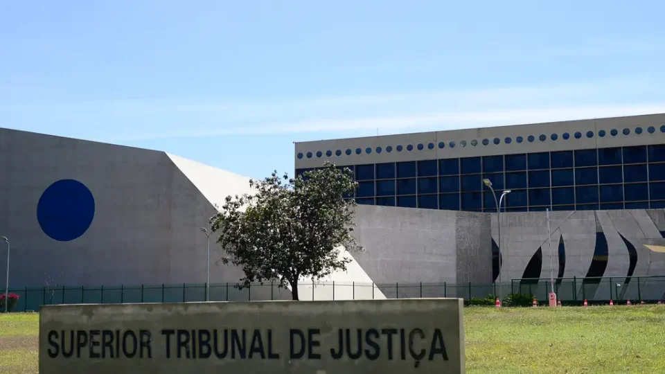 Mesmo demitida por copiar decisões, juíza do RS recebeu salário até junho