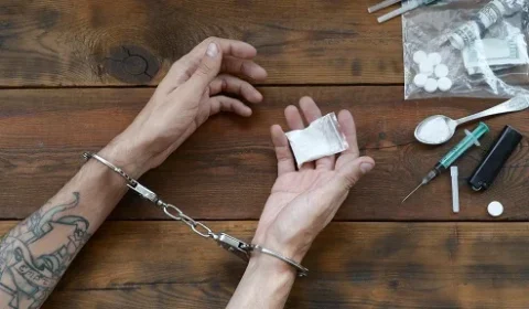 Registros policiais de posse e uso de drogas caem 26% no Brasil, diz pesquisa