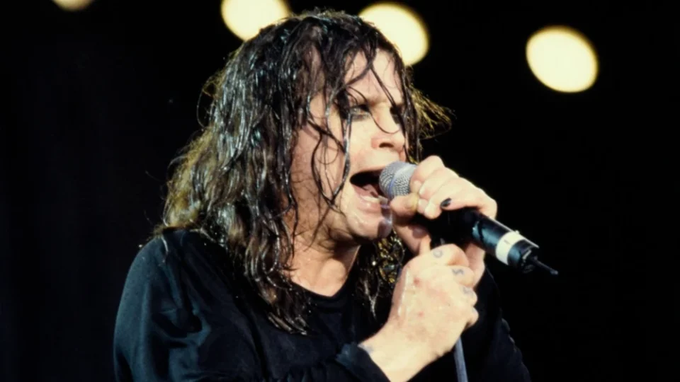 Ozzy Osbourne, ícone do heavy metal, morre aos 76 anos