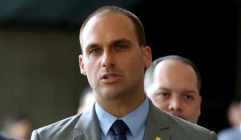 PT pede prisão de Eduardo Bolsonaro ao STF por ‘traição à Pátria’