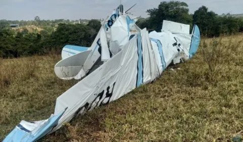Avião de pequeno porte cai em São José do Rio Preto (SP) e deixa dois mortos