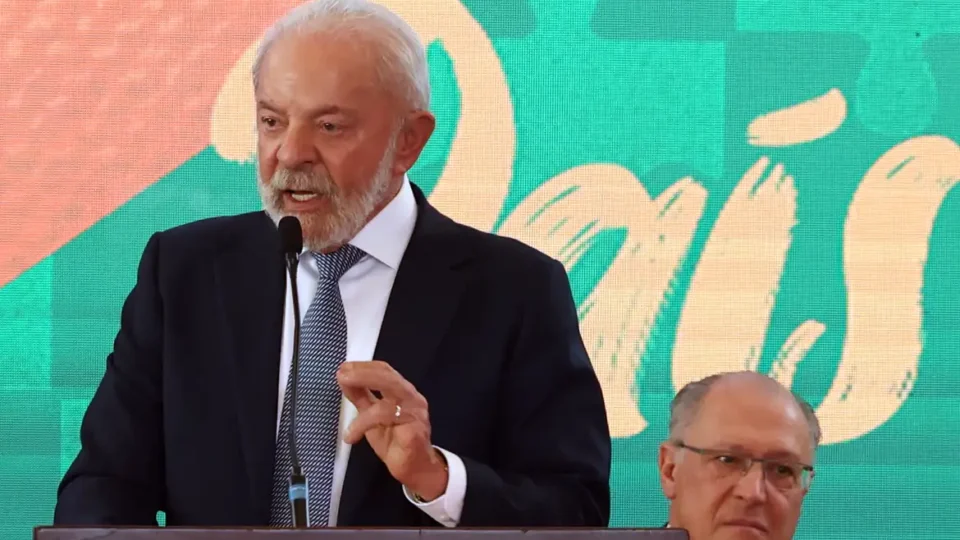 Lula lança pacote de R$ 30 bilhões para empresas atingidas pelo tarifaço; veja as medidas