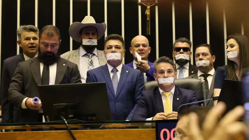 Bolsonaristas ocupam Mesas Diretoras do Congresso por anistia e impeachment de Moraes
