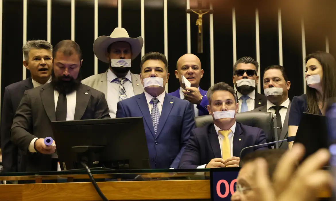 Bolsonaristas ocupam Mesas Diretoras do Congresso por anistia e impeachment de Moraes