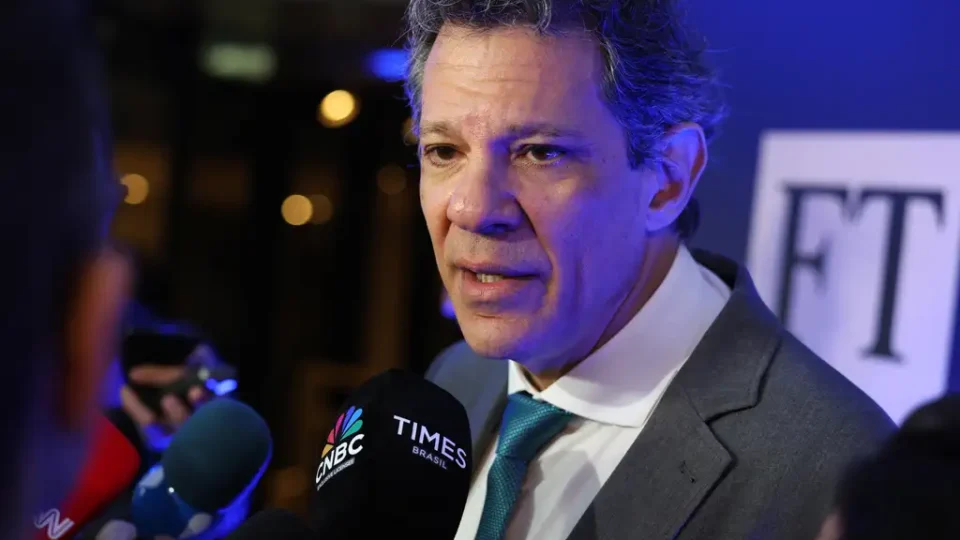 Haddad sobre tarifaço de Trump: ‘Vai machucar um pouco, mas o Brasil aguenta’
