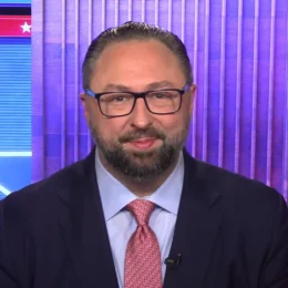 Aliado de Trump publica imagem de IA de Moraes tornozeleira eletrônica e provoca: ‘tick-tock, Xandão’