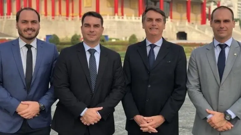 Bolsonaro e família são alvos de representação no STF por suspeita de lavagem de dinheiro