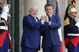 Lula conversa com Macron sobre tarifaço e acordo Mercosul-EU