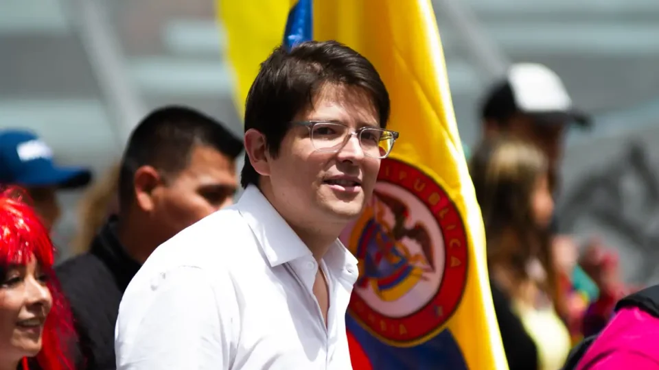 Morre Miguel Uribe, pré-candidato à presidência da Colômbia baleado em comício